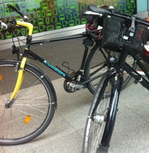 Fahrrad fast ganz mit Hänger